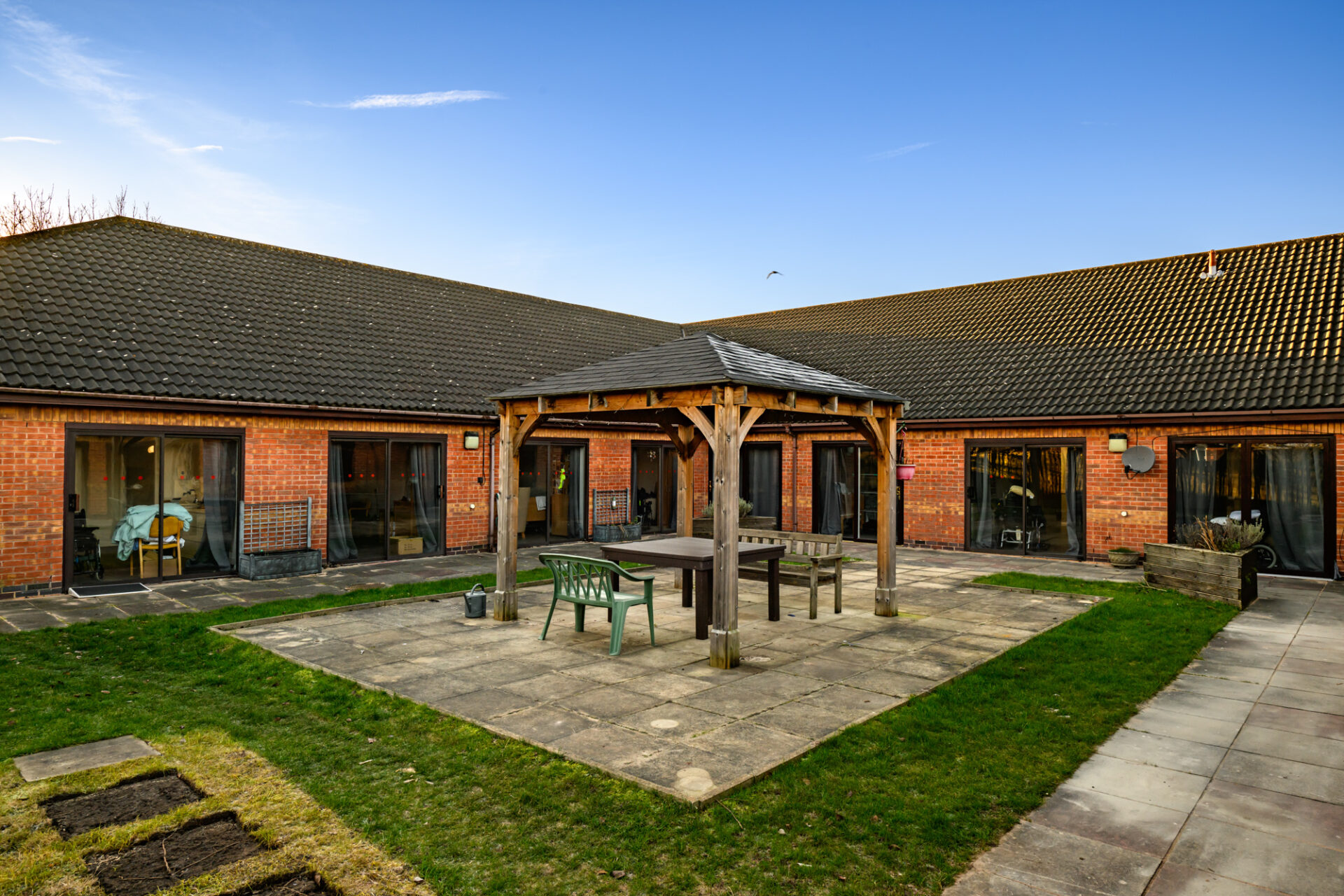 Active Neuro Kingswood exterior